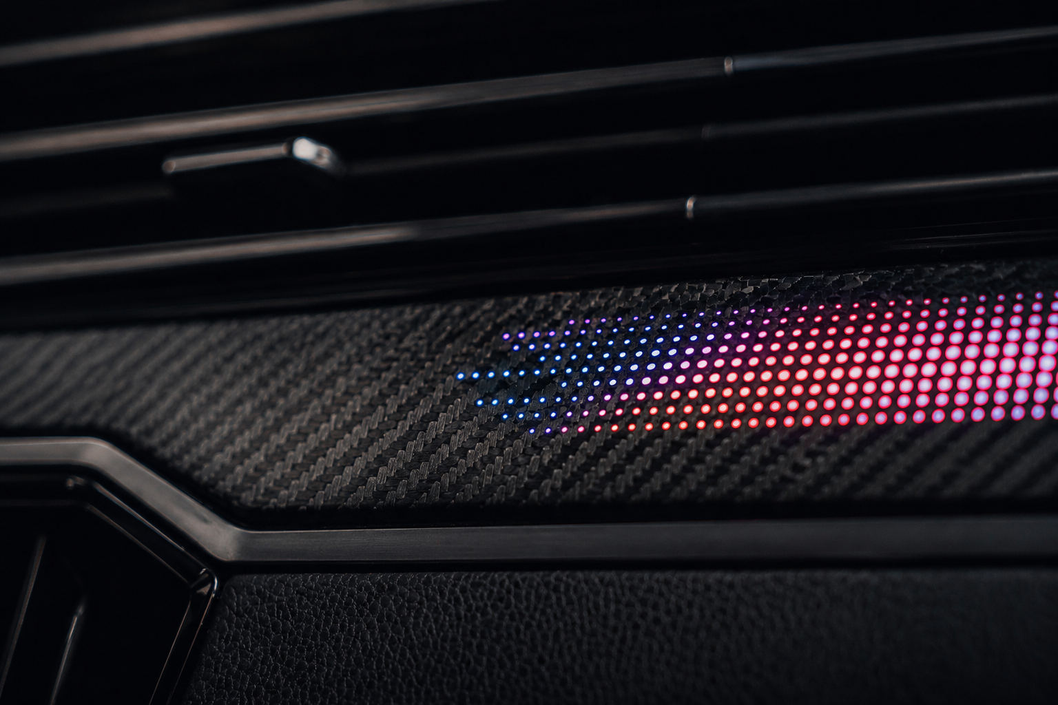 Volkswagen Passat B8 Karbon Fiber Ambiyans Aydınlatma Seti RGB 64 Renk İç Mekan Işık Paketi